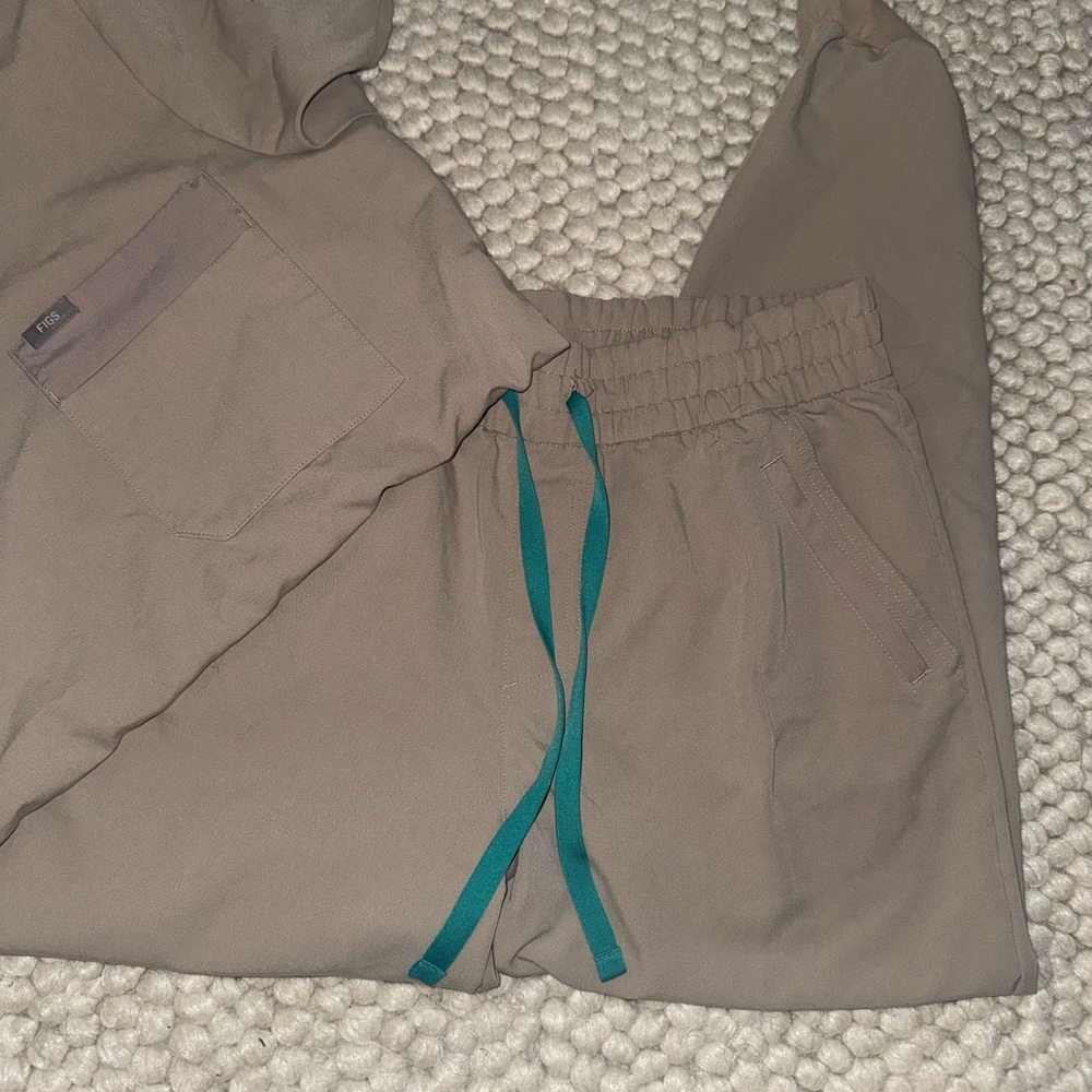 Figs Tan Joggers with Zamora Top - Picture 3 of 8